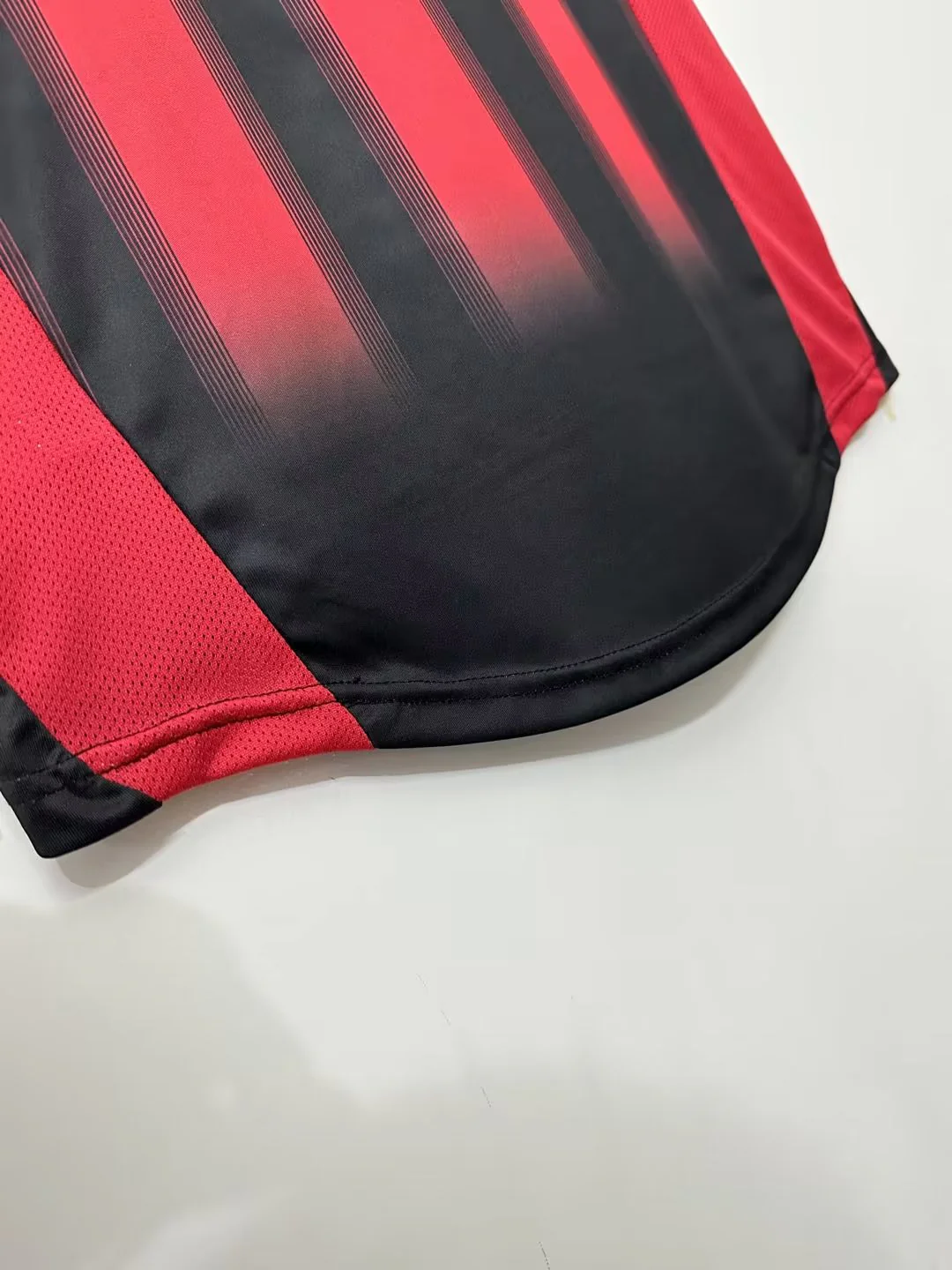 AC Milan Home Retro Jersey 2004/05 - Image 8