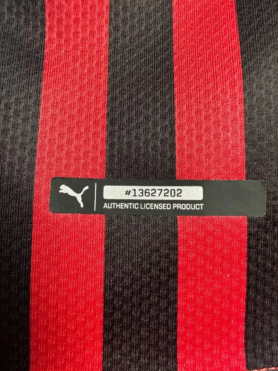 AC Milan Home Soccer Jersey 19/20 - Image 7