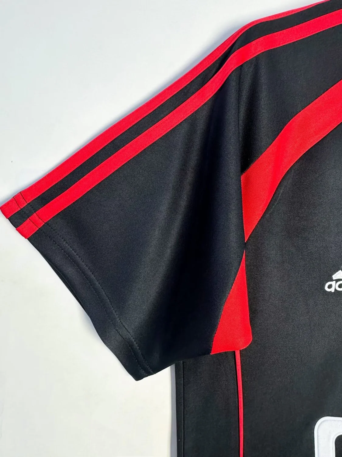 AC Milan Third Retro Jersey 2000/01 - Image 4