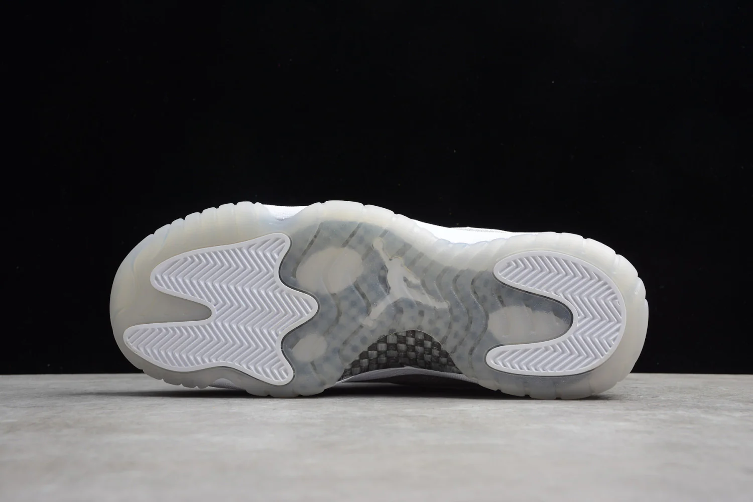 Air Jordan 11 WMNS “Metallic Silver” AR0715-100 - Image 4
