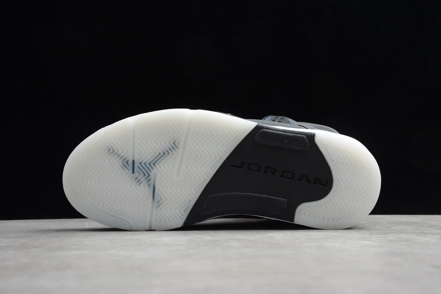 Air Jordan 5 WMNS “Oil Grey” CD2722-001 - Image 5