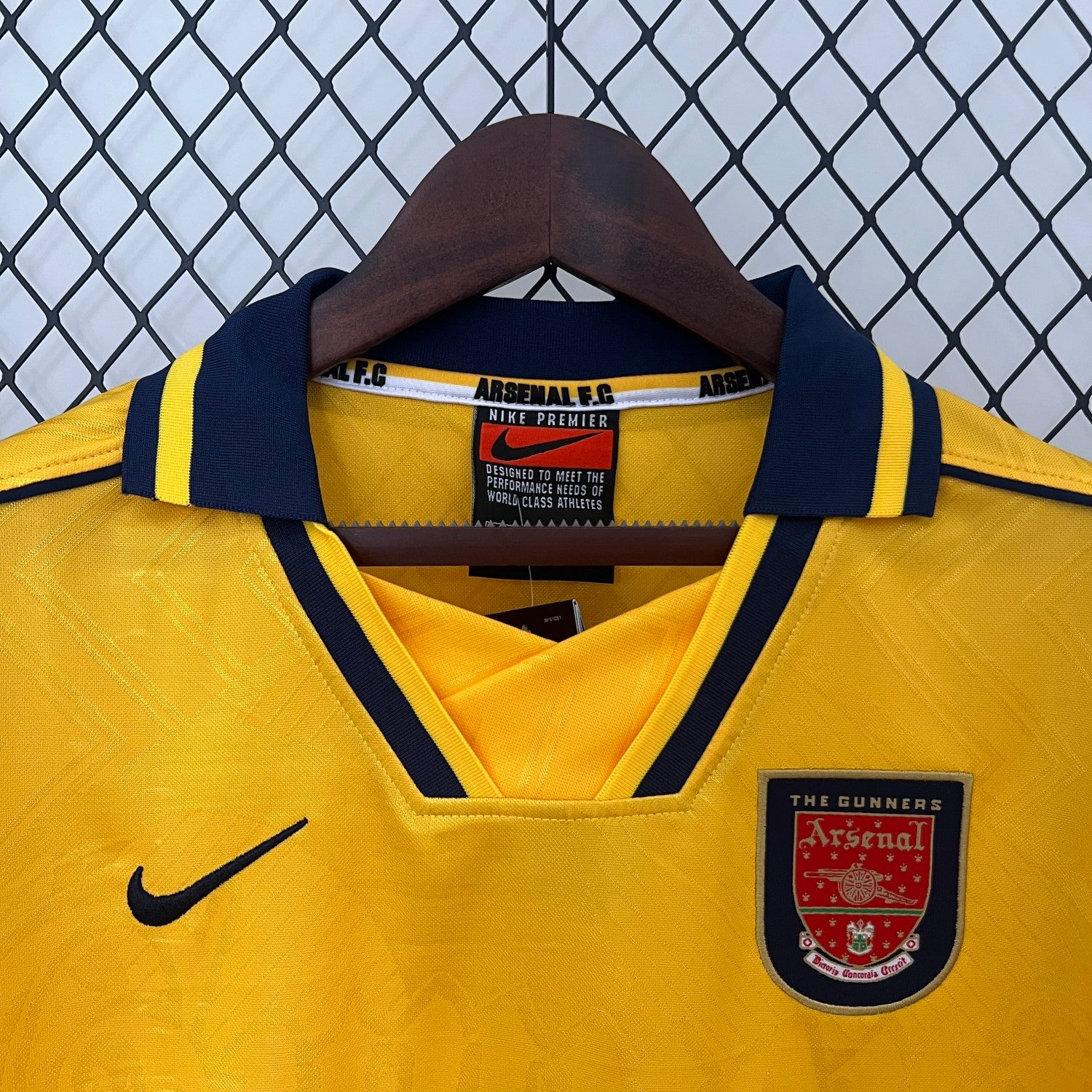 Arsenal Away Retro Jersey 1996/97 - Image 3