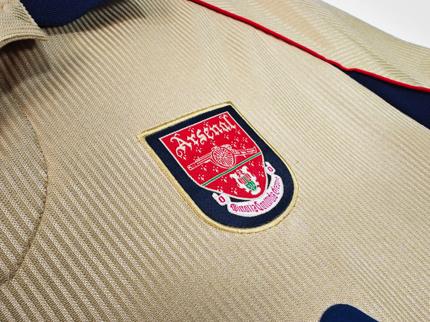 Arsenal Away Retro Jersey 2001/02 - Image 11