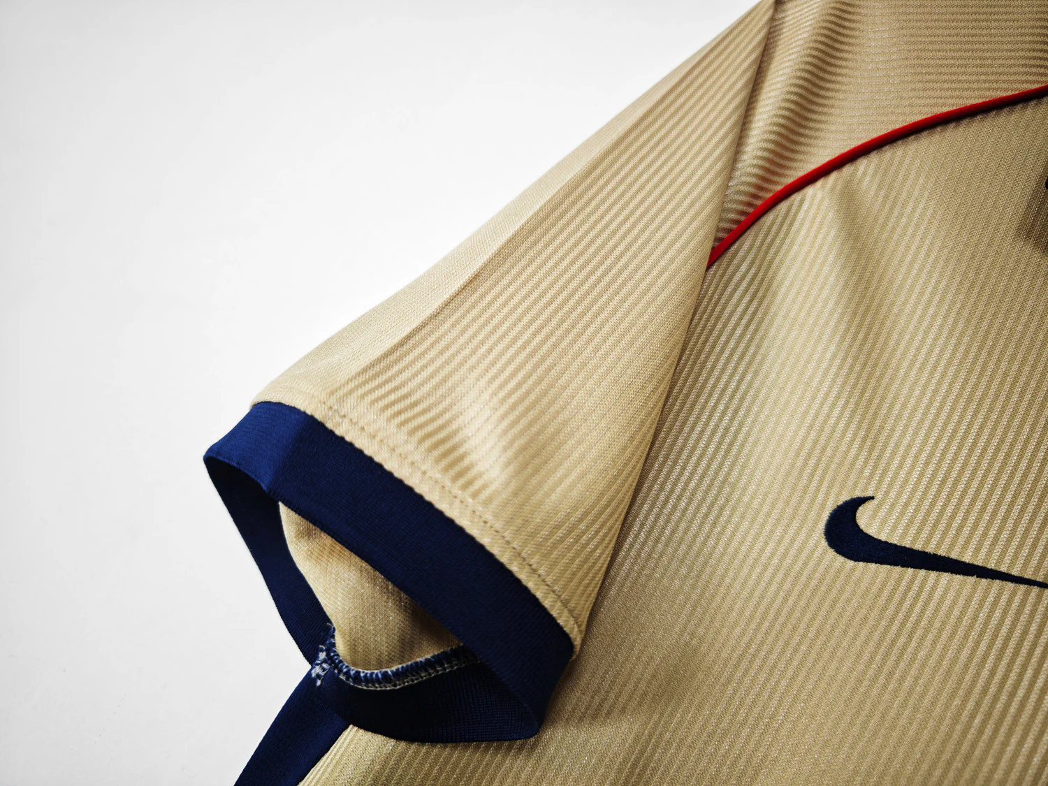 Arsenal Away Retro Jersey 2001/02 - Image 5