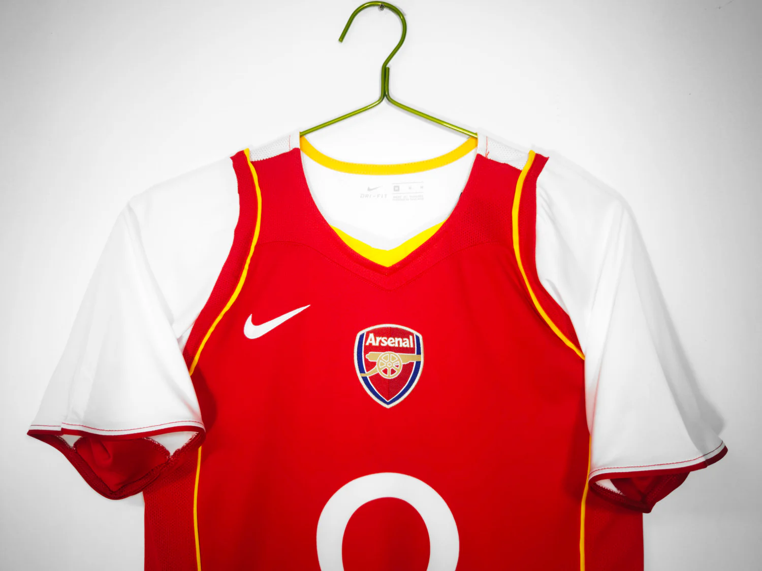 Arsenal Home Retro Jersey 2004/05 - Image 5