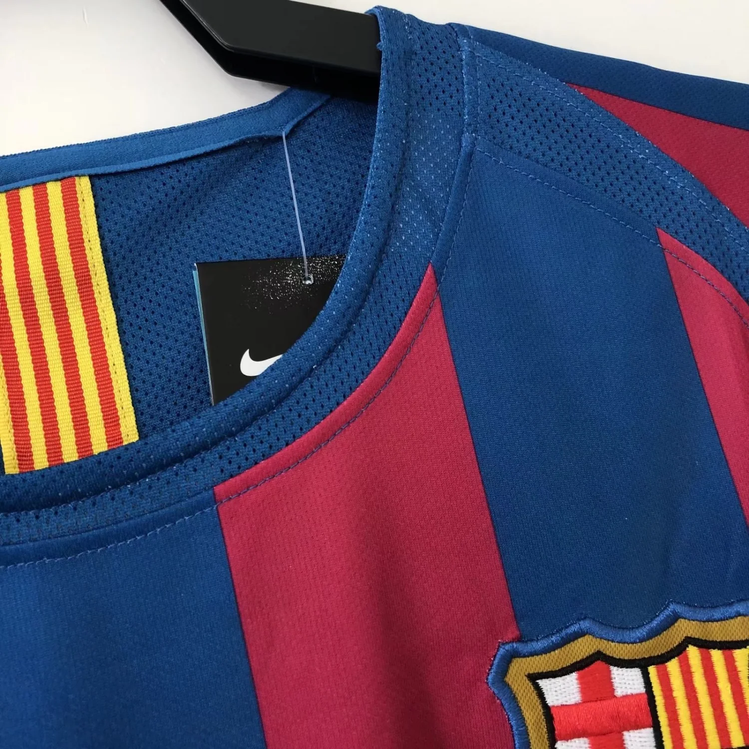 Barcelona Home Retro Jersey 2005/06 - Image 7