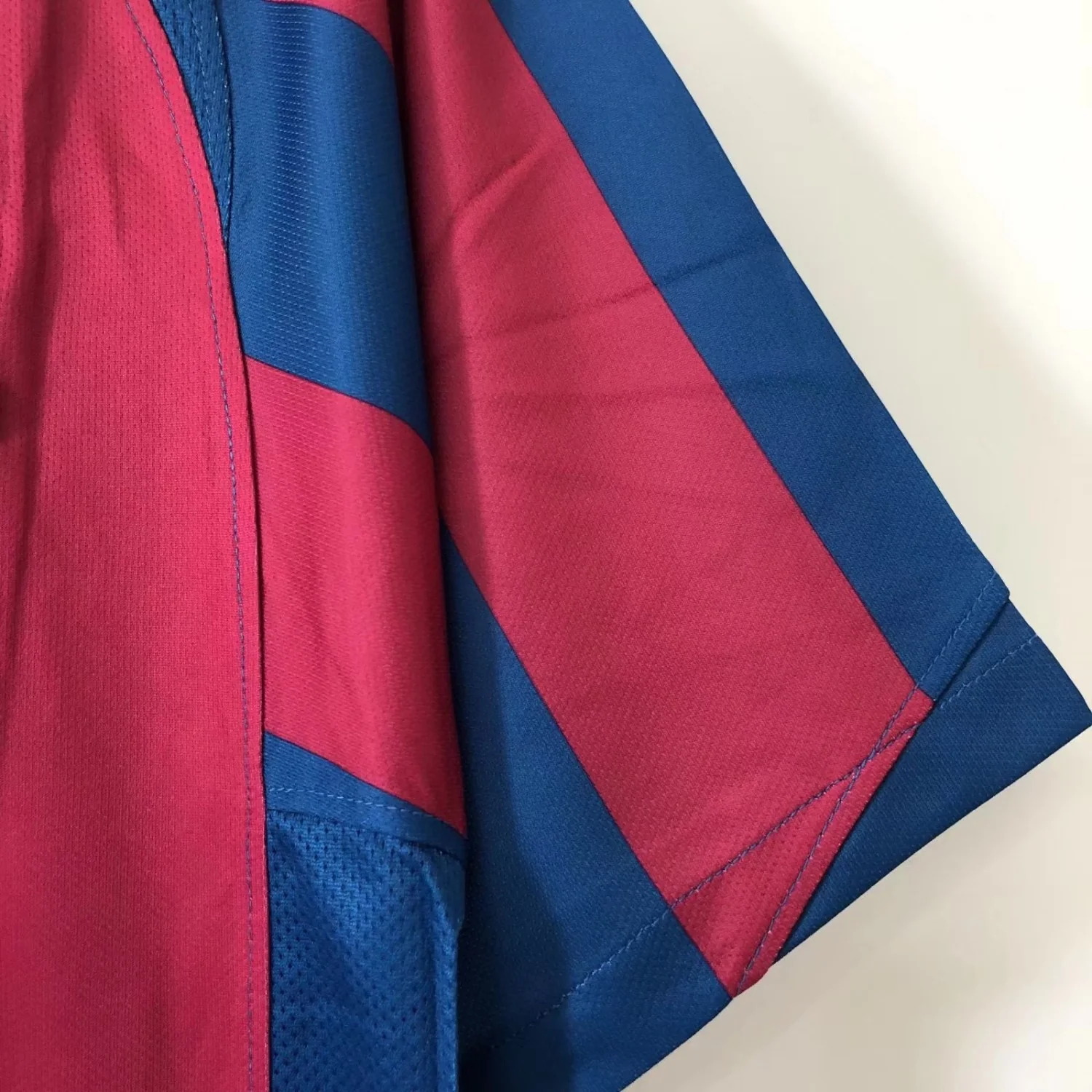 Barcelona Home Retro Jersey 2005/06 - Image 8