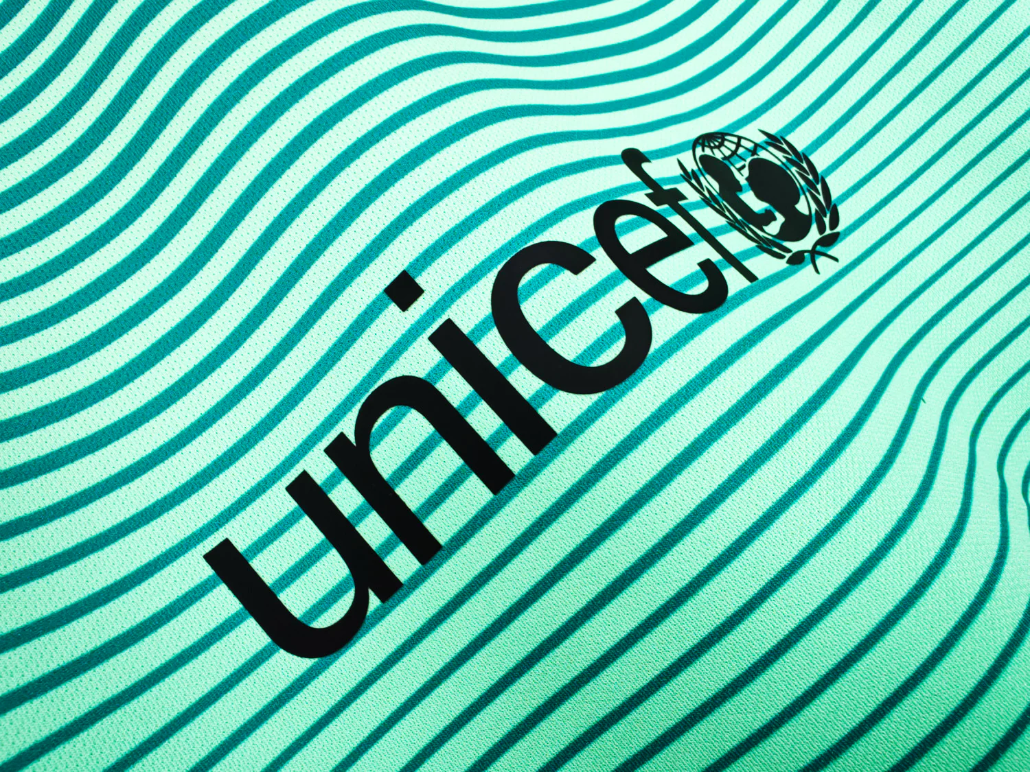 Barcelona Third Retro Jersey 2016/17 - Image 10