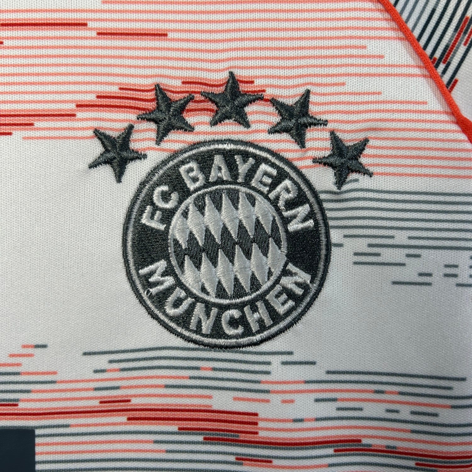 Bayern Munich Away Kids Suit 25/26 - Image 10