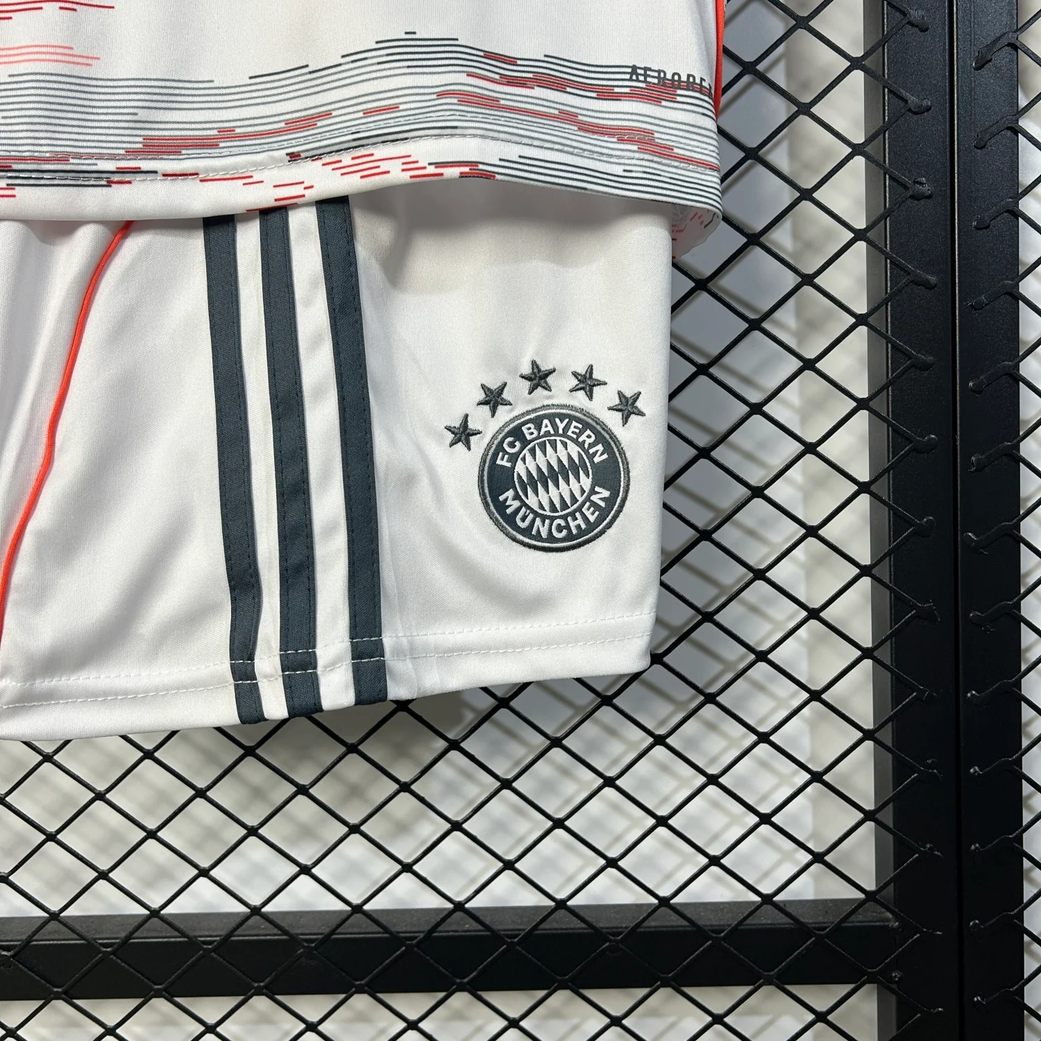 Bayern Munich Away Kids Suit 25/26 - Image 13