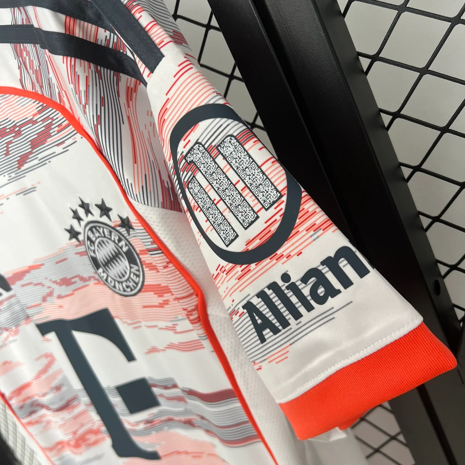 Bayern Munich Away Man Jersey 25/26 - Image 9