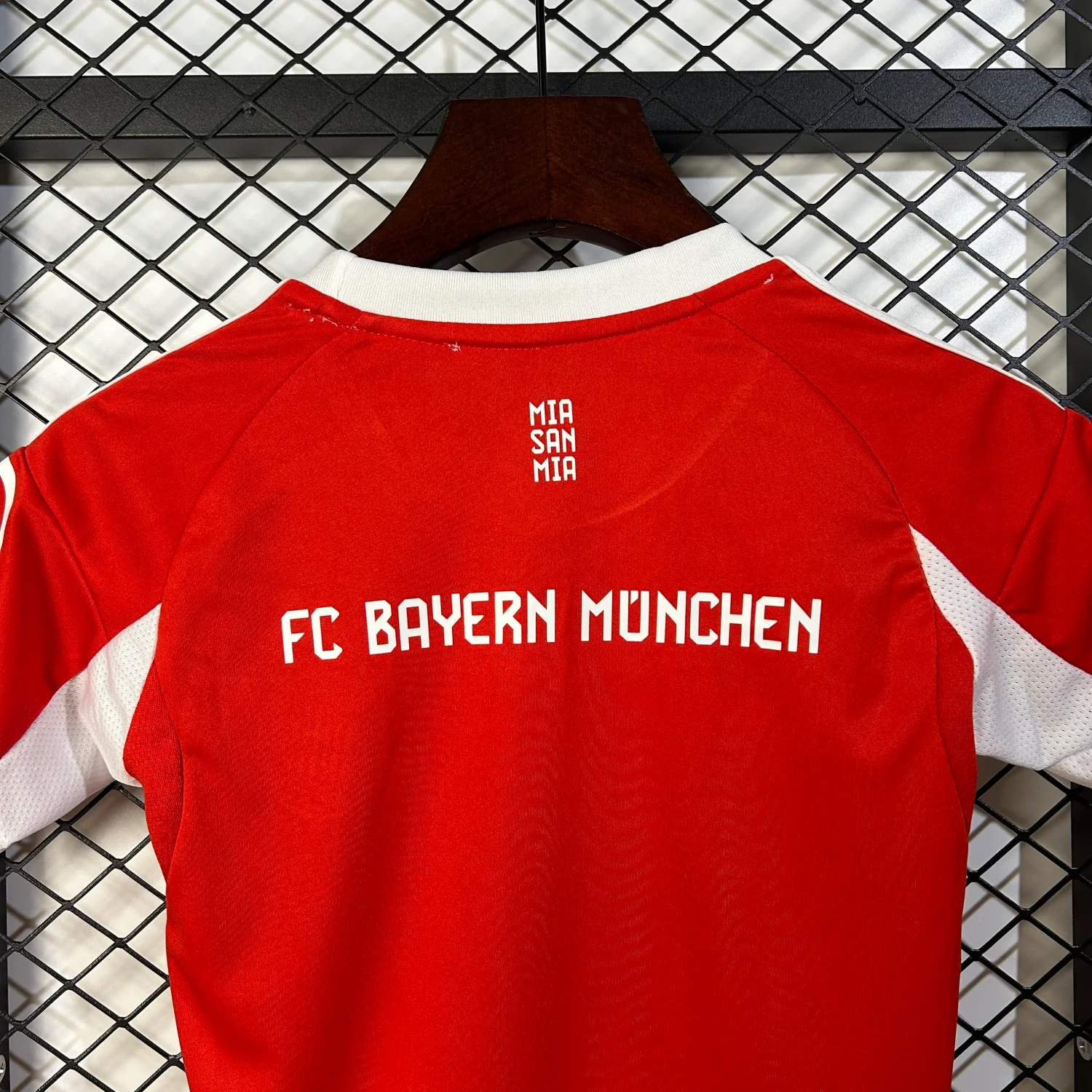 Bayern Munich Home Kids Suit & socks 25/26 - Image 7