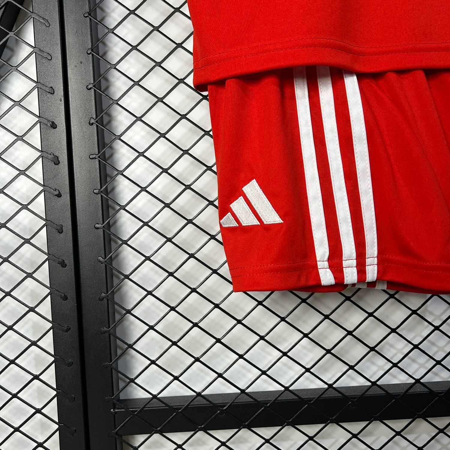 Bayern Munich Home Kids Suit & socks 25/26 - Image 9