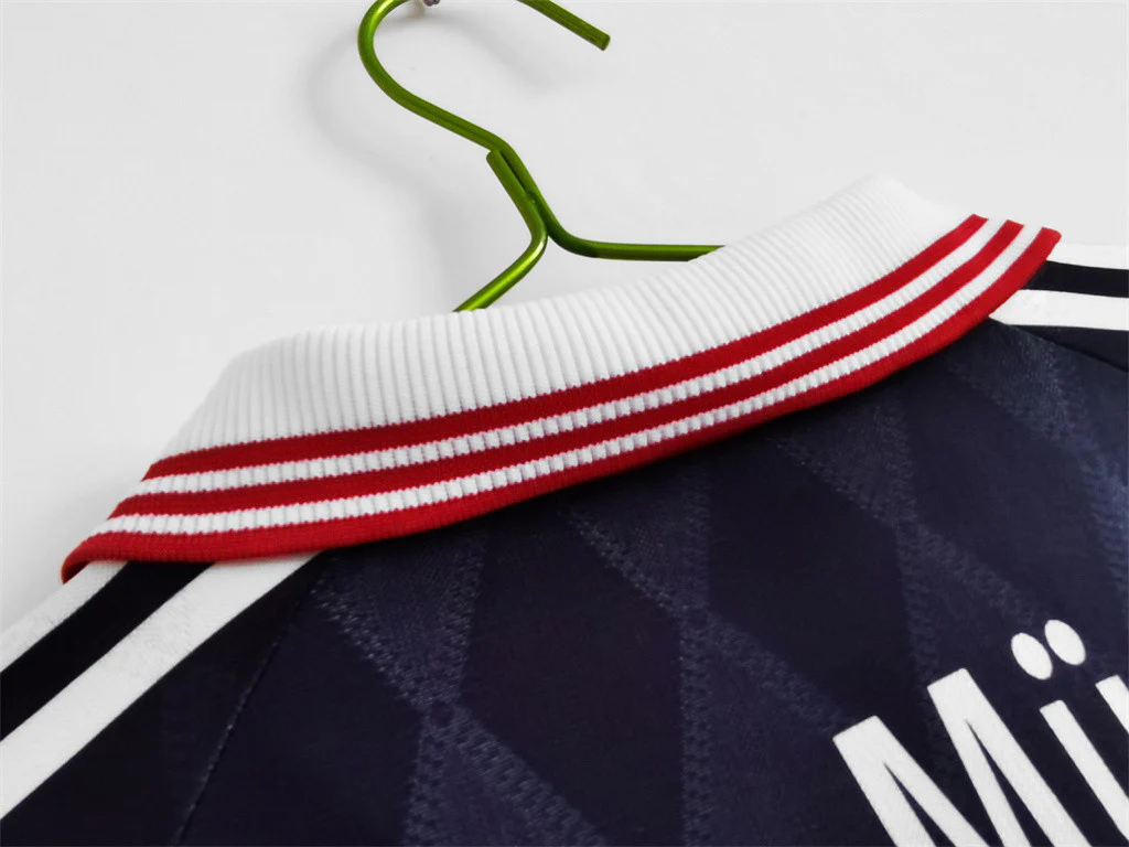 Bayern Munich Home Retro Jersey 1997/99 - Image 4