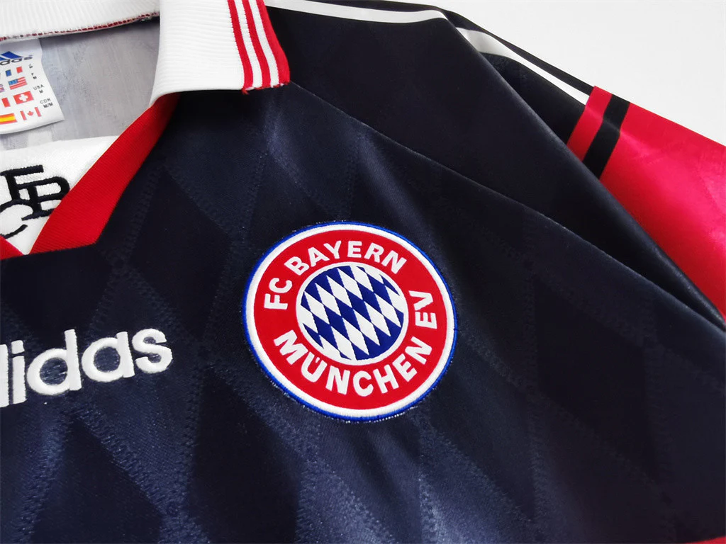 Bayern Munich Home Retro Jersey 1997/99 - Image 9