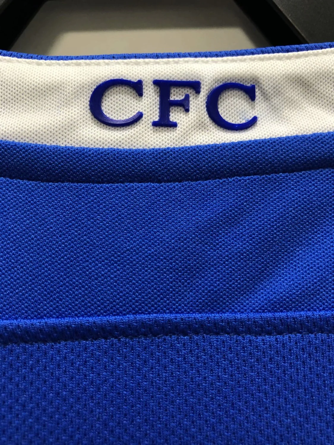 Chelsea Home Retro Jersey 2003 - Image 9