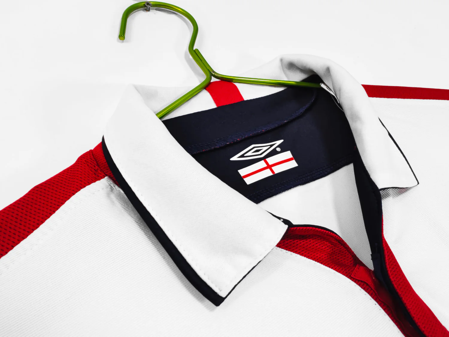 England Home Retro Jersey 2004/05 - Image 5