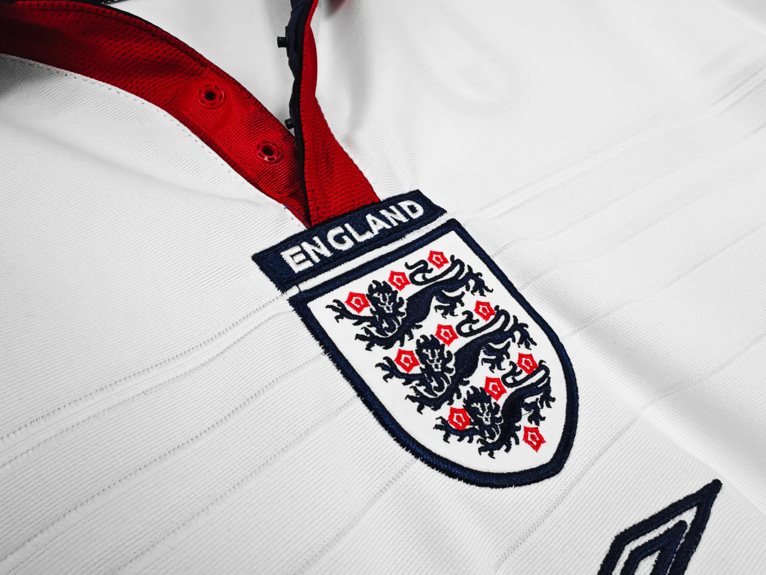 England Home Retro Jersey 2004/05 - Image 6