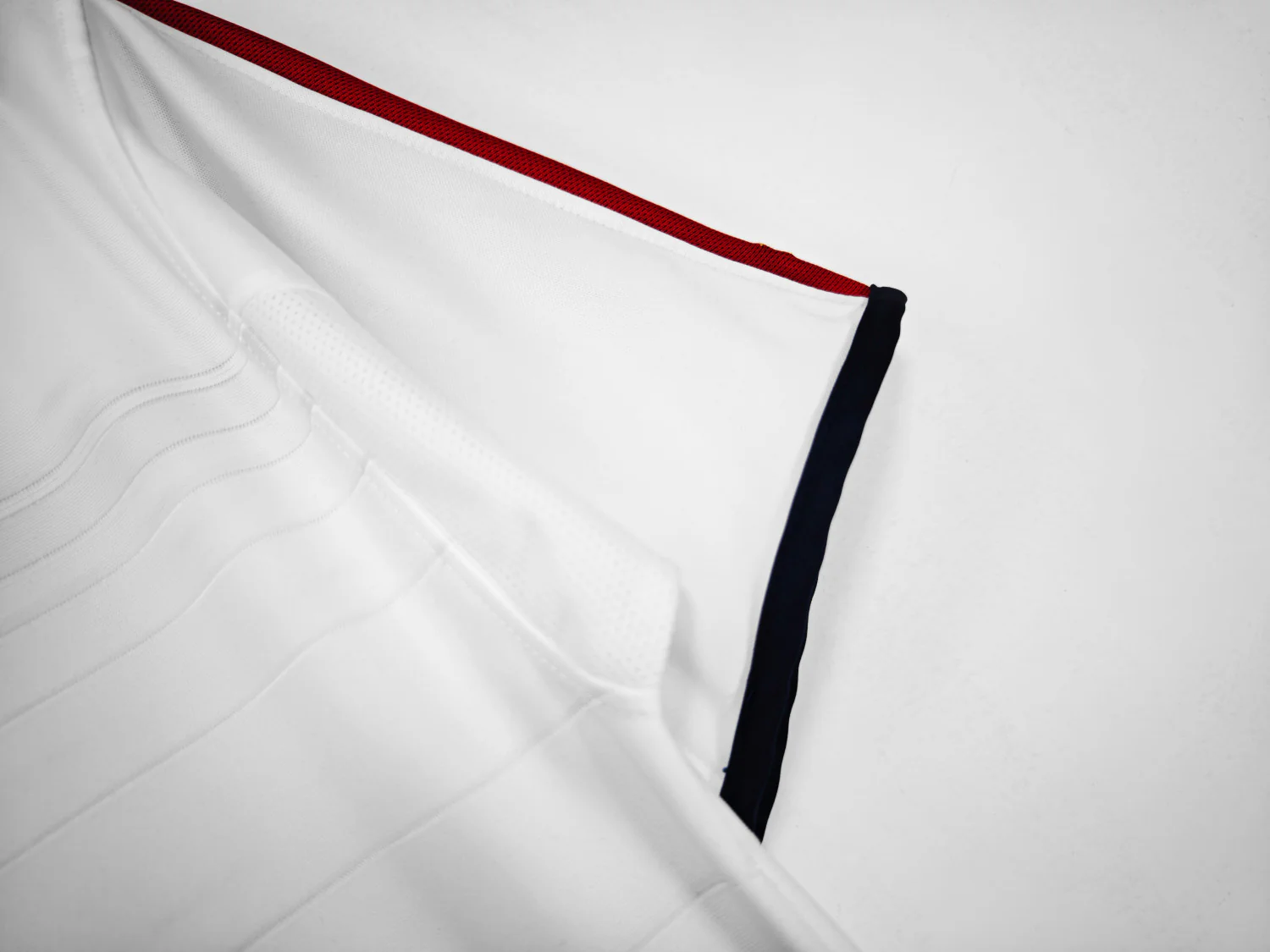 England Home Retro Jersey 2004/05 - Image 7