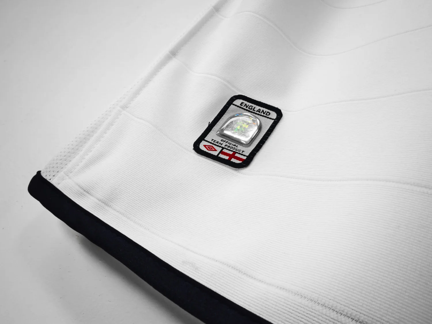 England Home Retro Jersey 2004/05 - Image 8