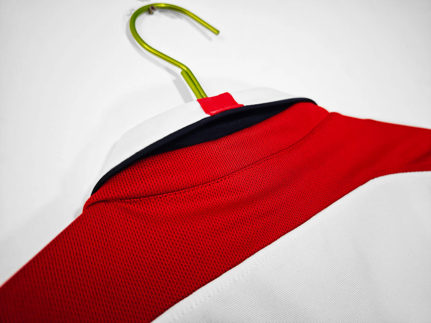 England Home Retro Jersey 2004/05 - Image 9