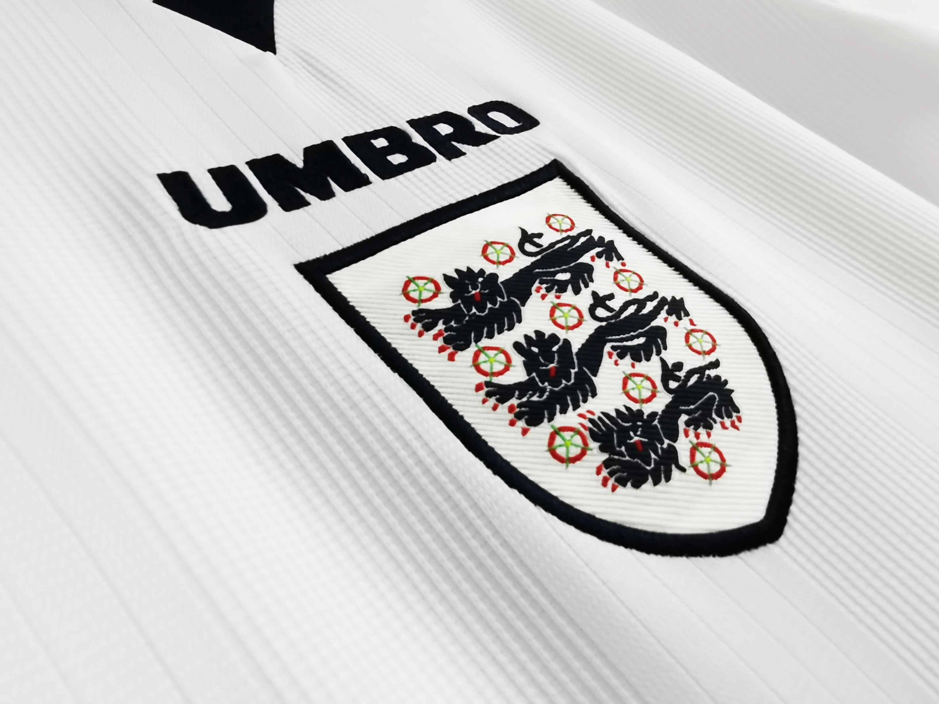 England Retro Home Jersey 1996 - Image 6