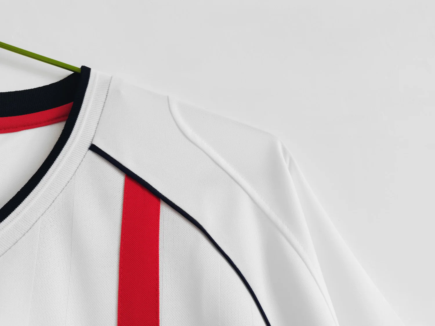 England Retro Home Jersey 2001/03 - Image 5