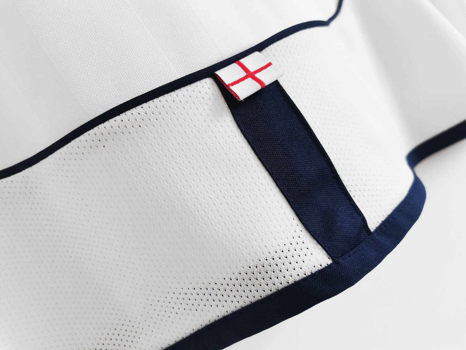 England Retro Home Jersey 2001/03 - Image 8