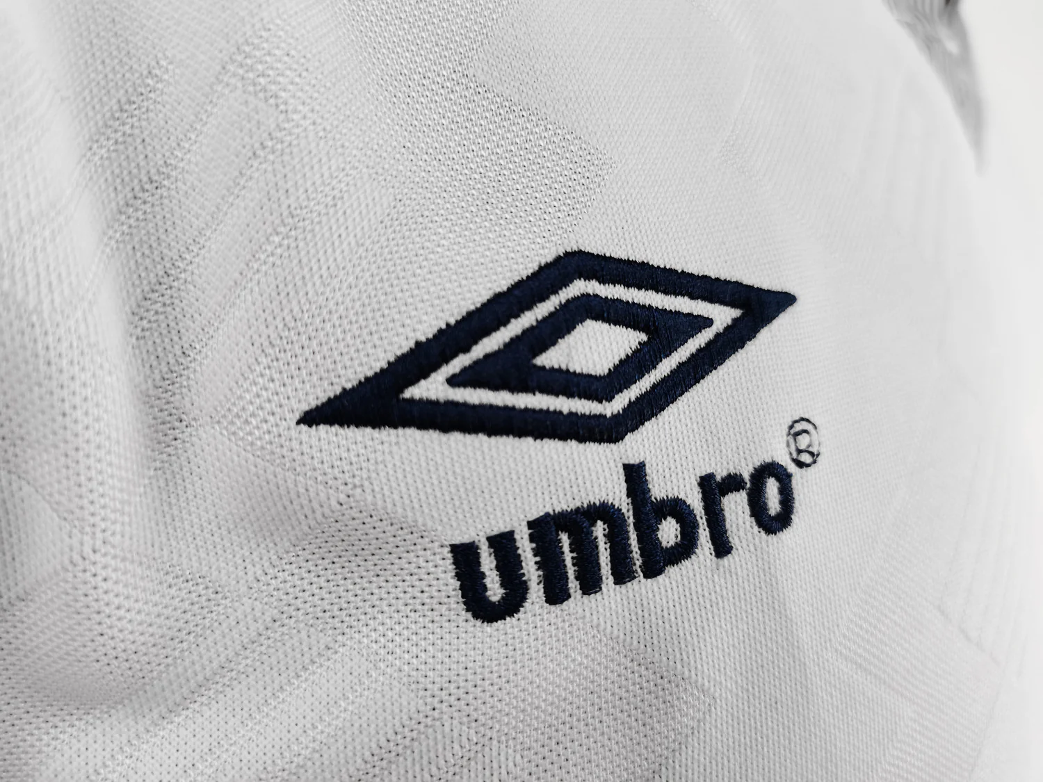 England Retro Jersey 1990 - Image 4