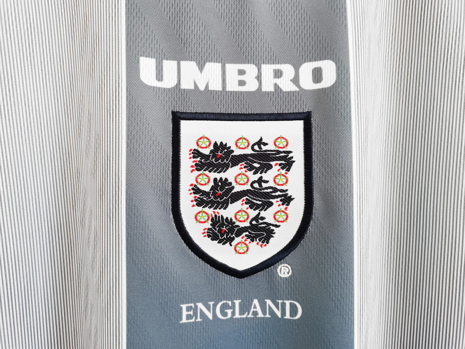 England Retro Jersey 1996 - Image 3