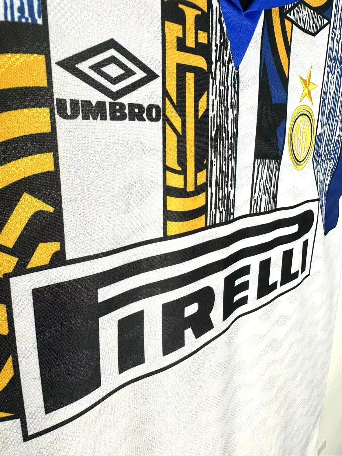 Inter Milan Away Retro Jersey 1995/96 - Image 6