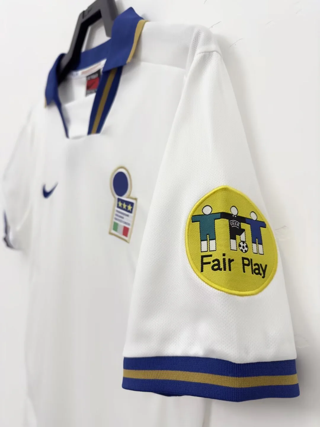 Italy Retro Away Jersey 1996 - Image 3
