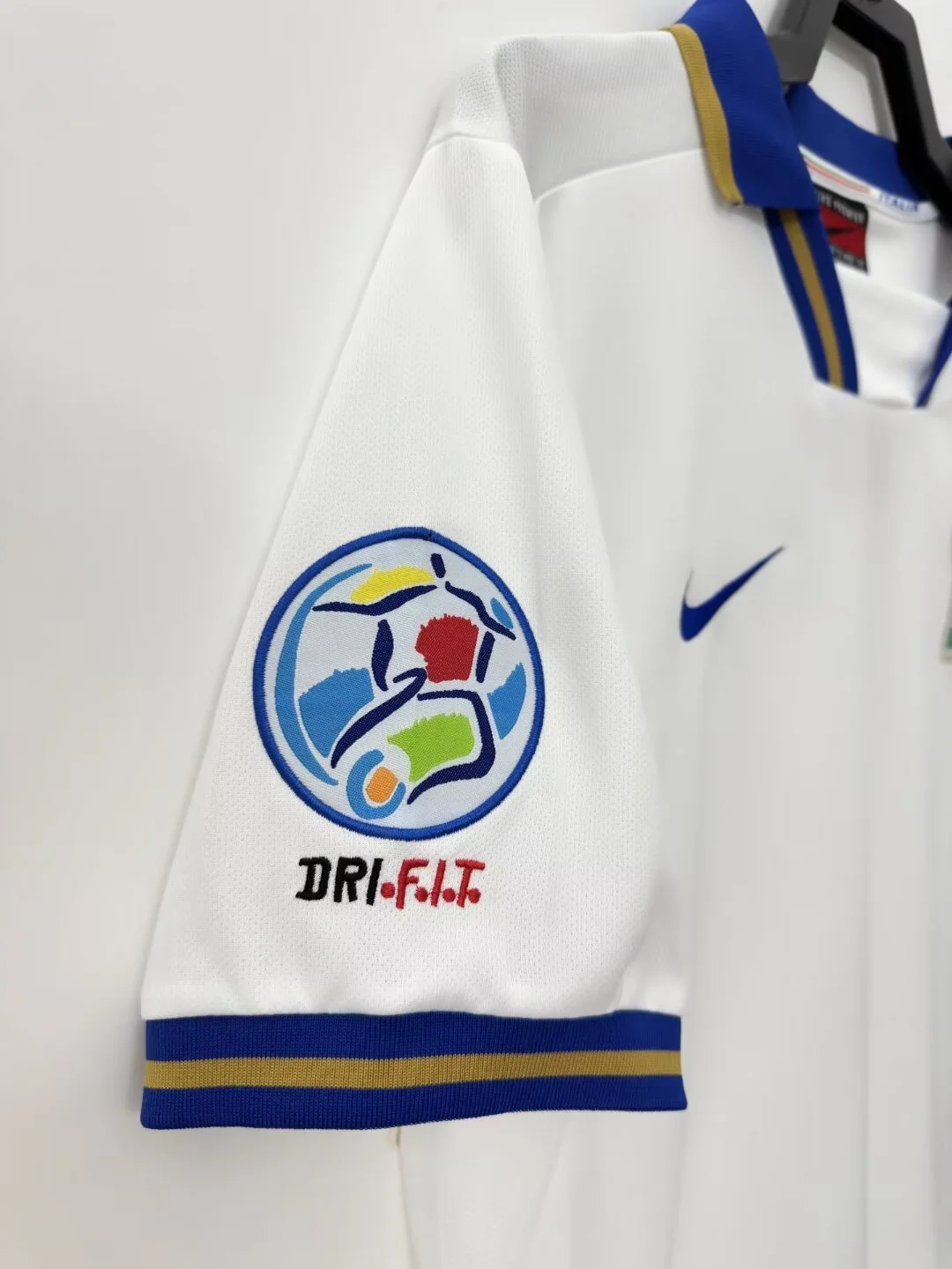 Italy Retro Away Jersey 1996 - Image 4