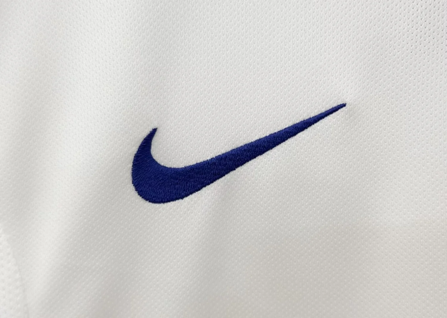 Italy Retro Away Jersey 1996 - Image 8