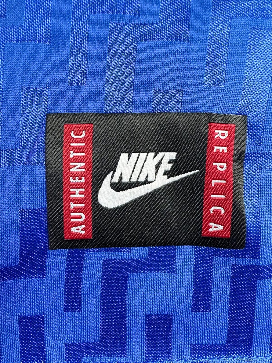 Italy Retro Home Jersey 1995 - Image 7