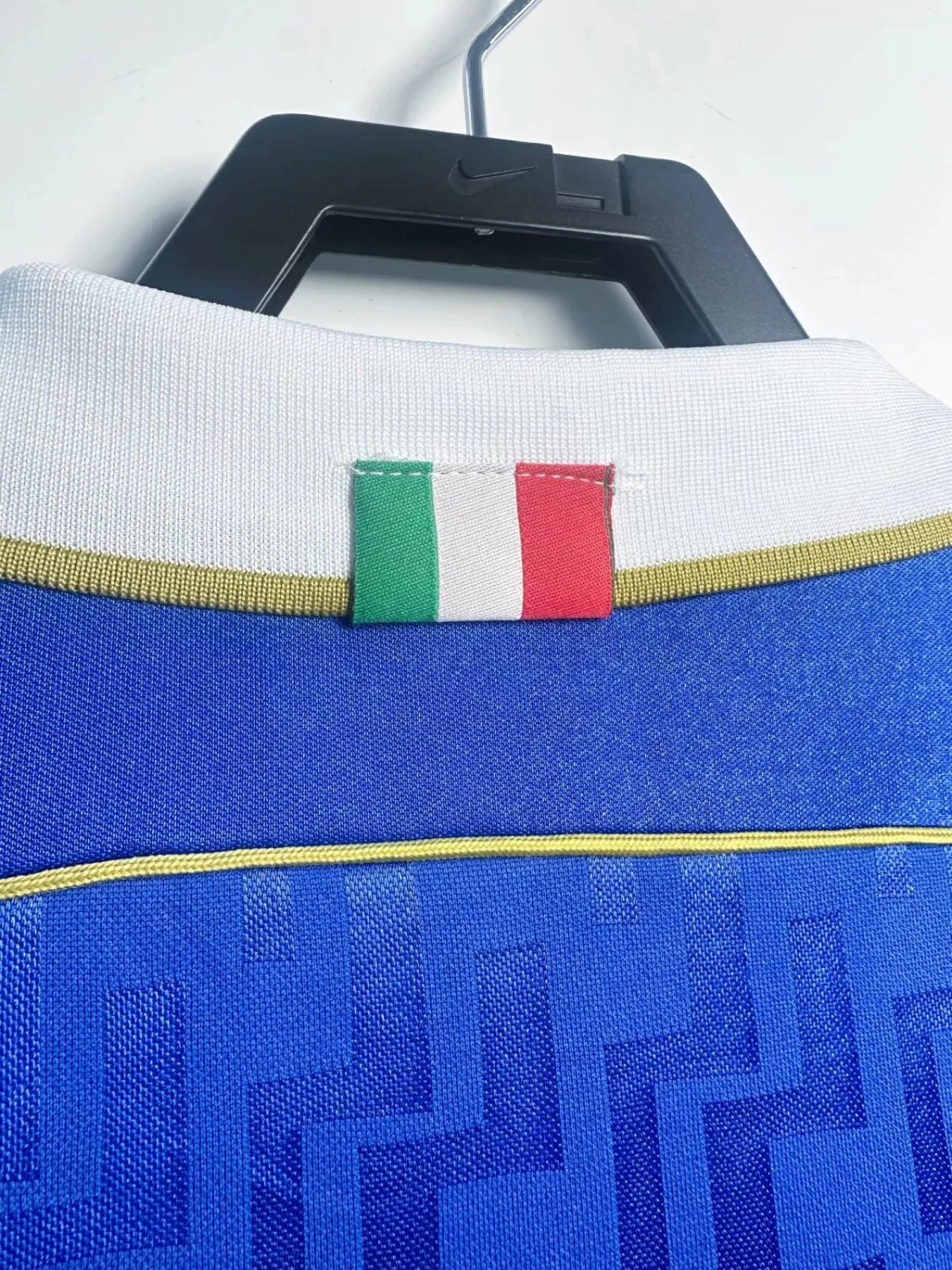 Italy Retro Home Jersey 1995 - Image 9