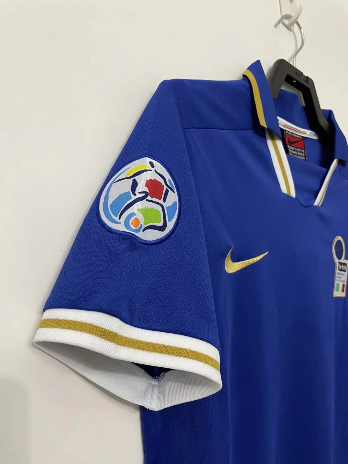 Italy Retro Home Jersey 1996 - Image 3