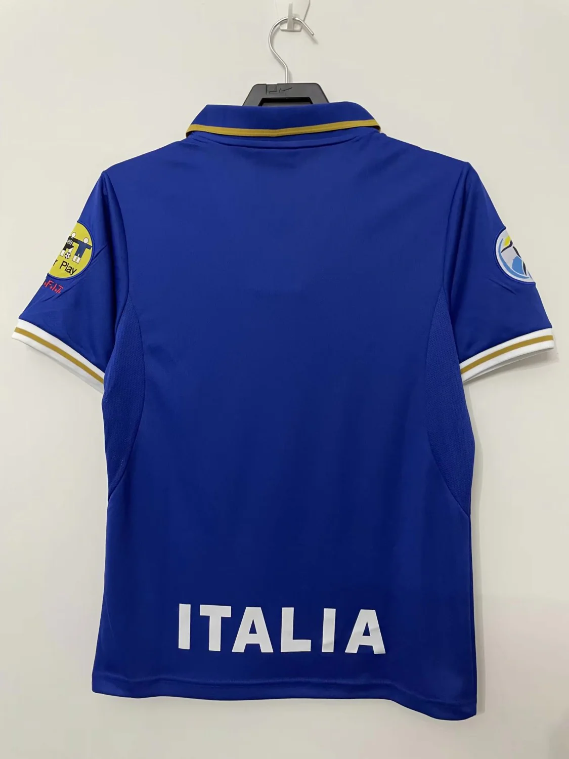 Italy Retro Home Jersey 1996 - Image 8