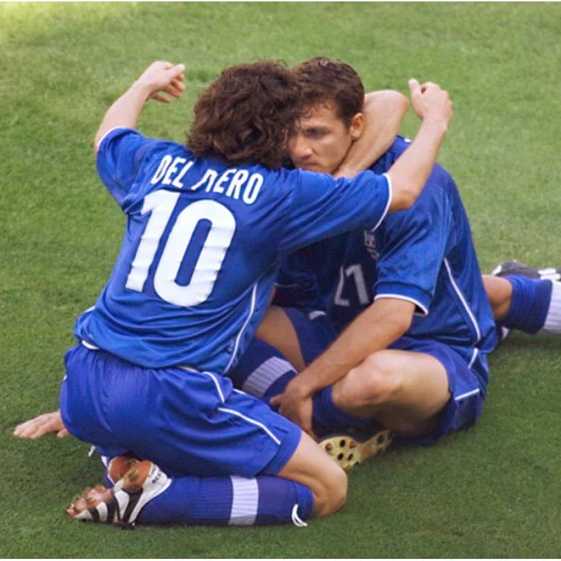 Italy Retro Home Jersey 1998 - Image 14