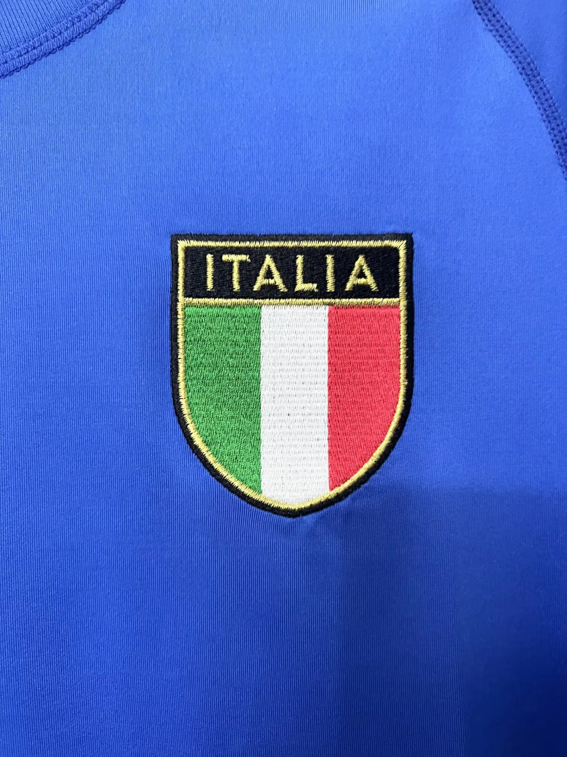 Italy Retro Home Jersey 2000 - Image 4