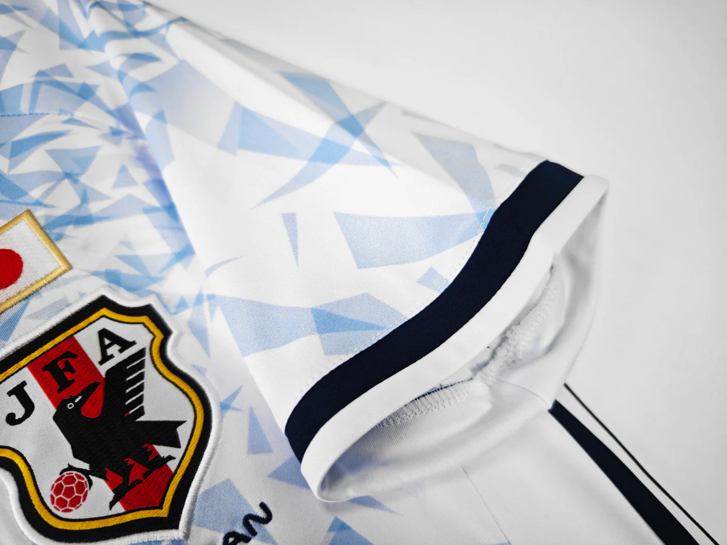Japan Away Retro Jersey 2016/17 - Image 6