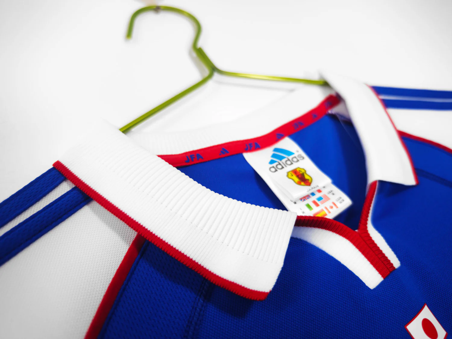Japan Home Retro Jersey 2000 - Image 4