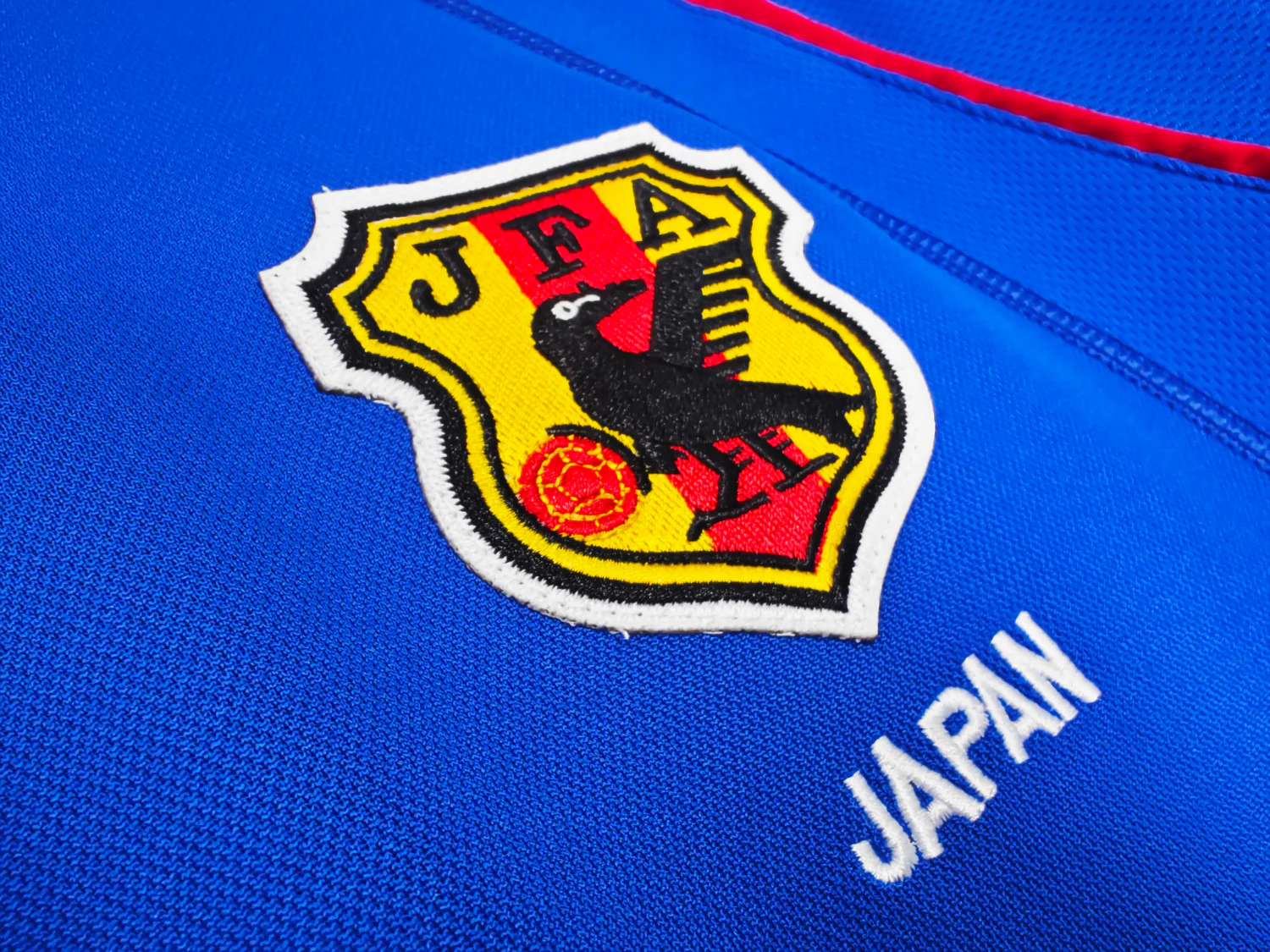 Japan Home Retro Jersey 2000 - Image 7
