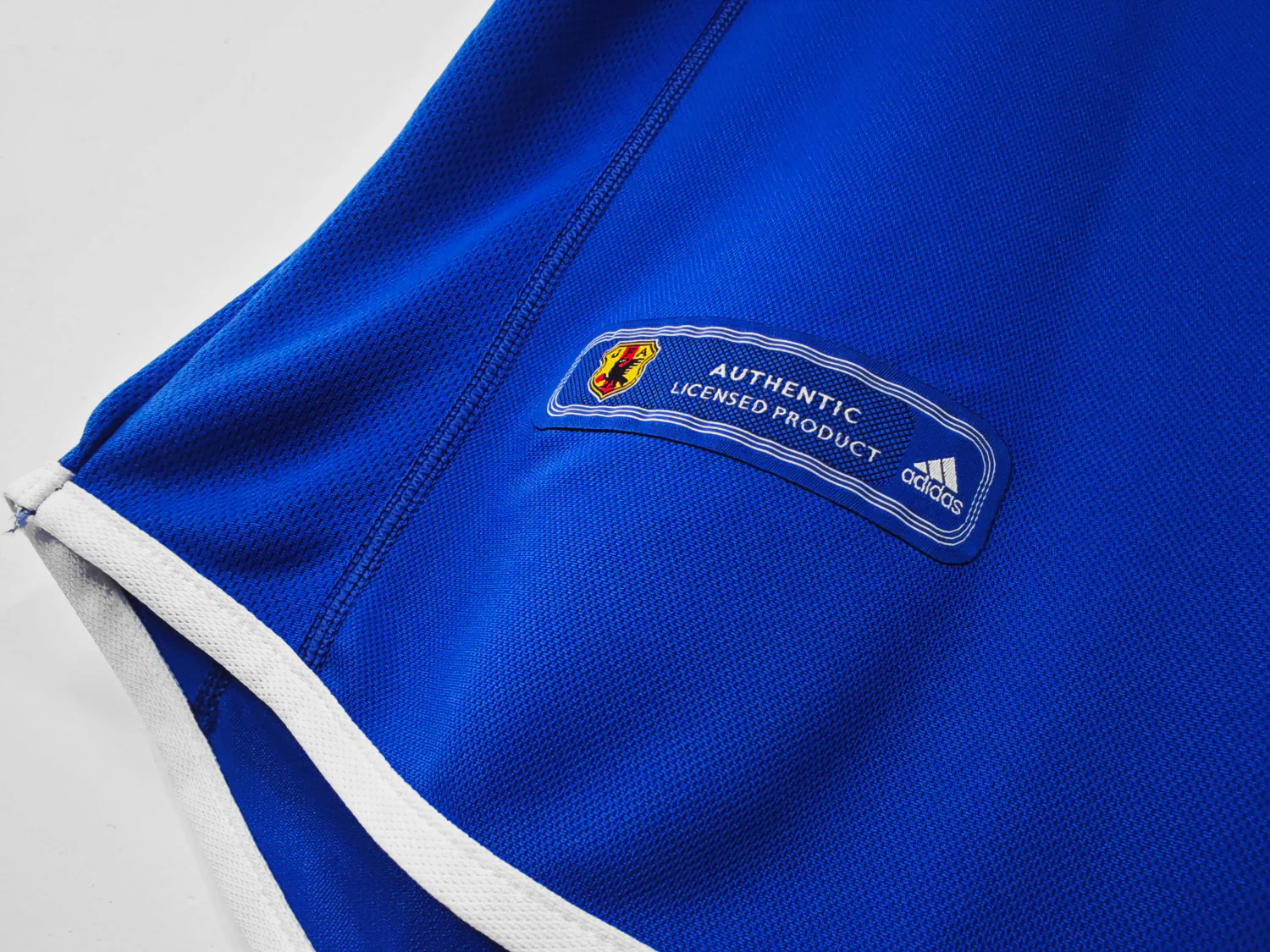 Japan Home Retro Jersey 2000 - Image 8