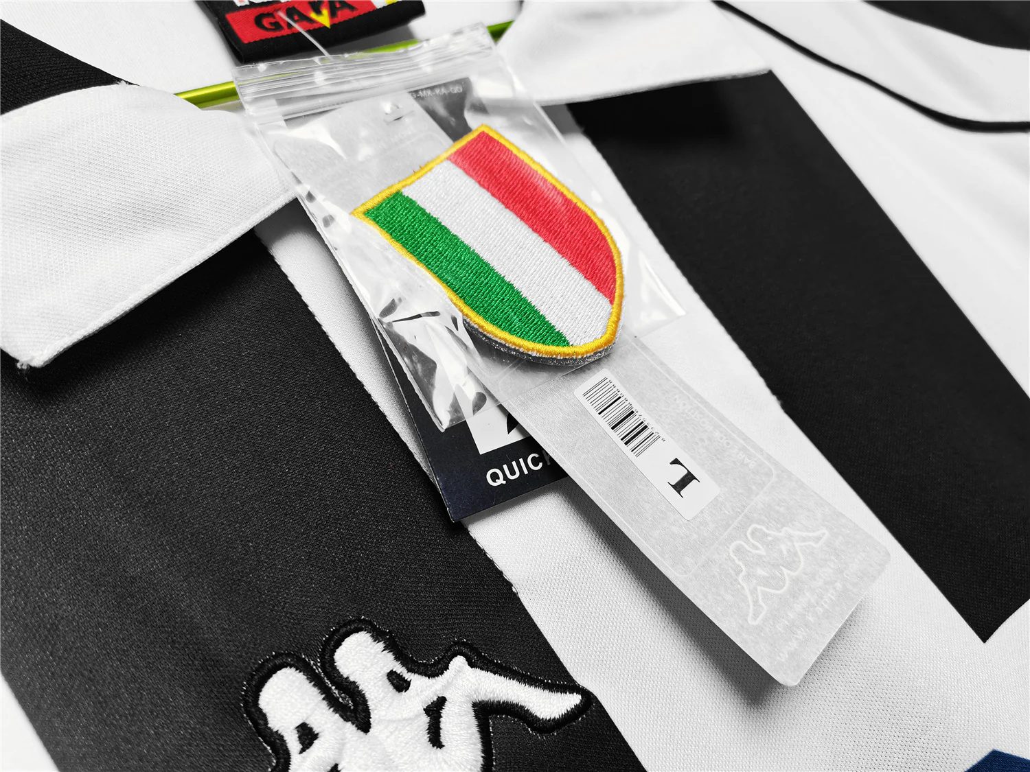 Juventus Home Retro Jersey 1997/98 - Image 11