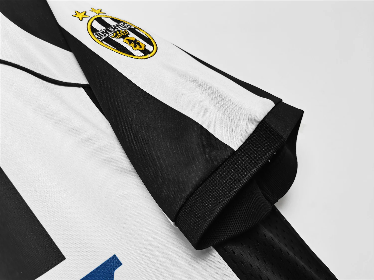 Juventus Home Retro Jersey 1997/98 - Image 7