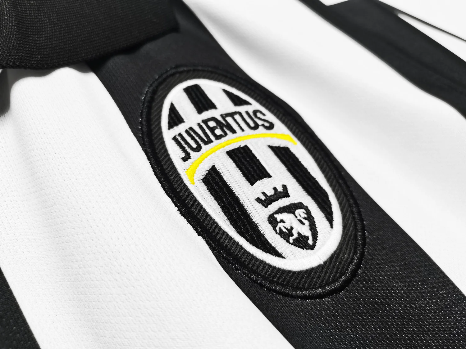 Juventus Home Retro Jersey 2014/15 - Image 10