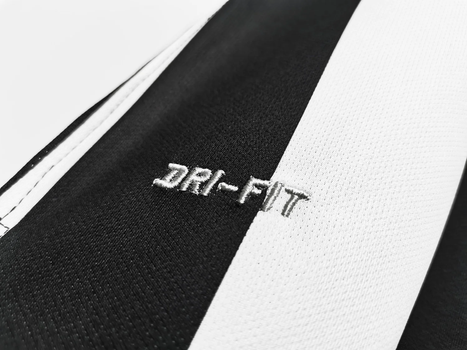 Juventus Home Retro Jersey 2014/15 - Image 9
