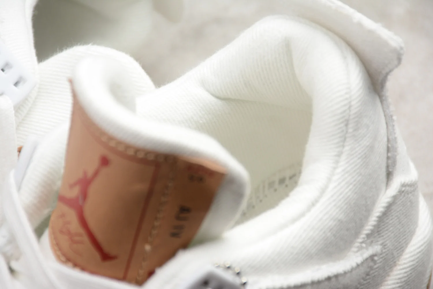 Levi's x Air Jordan 4 “White” AO2571-100 - Image 10
