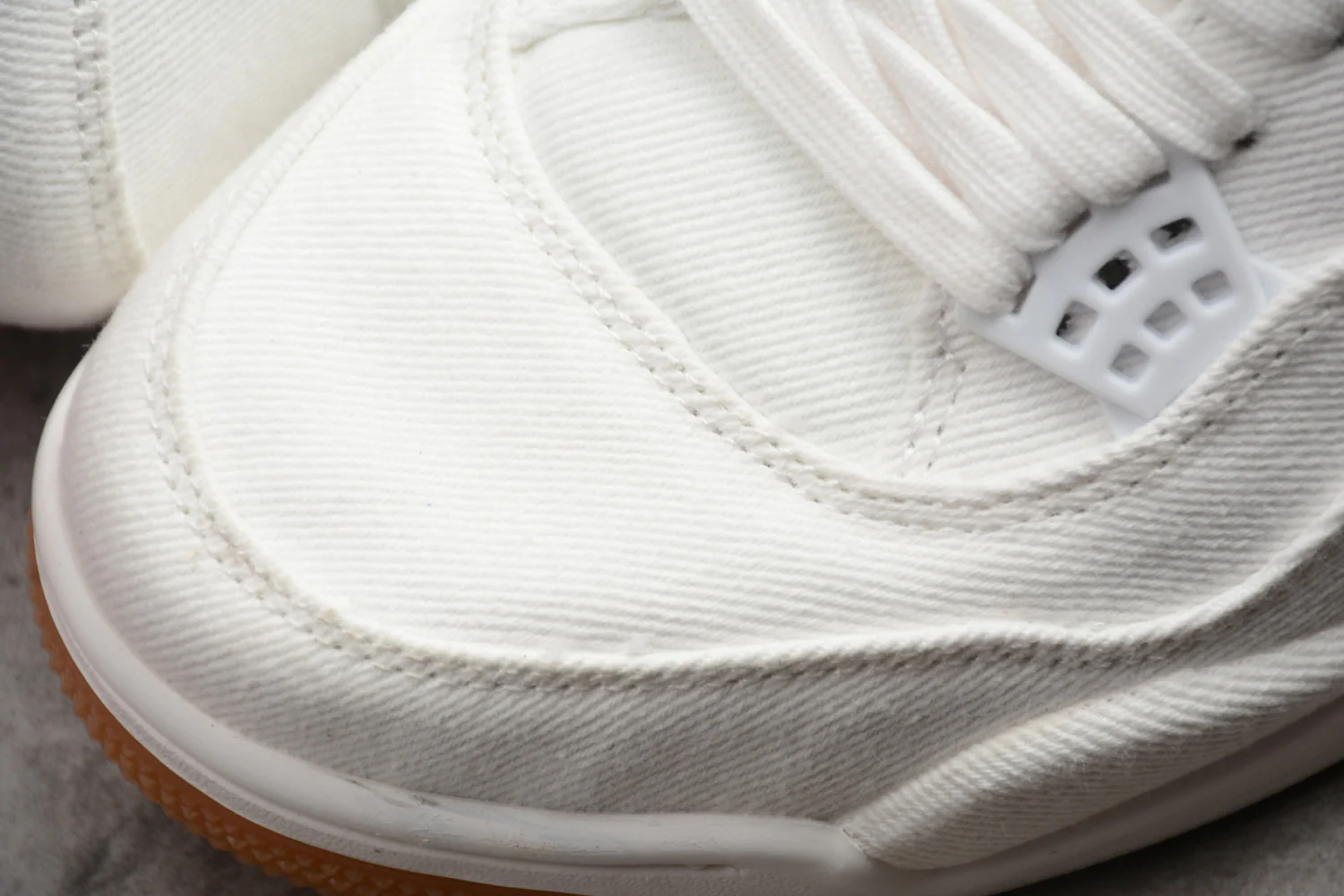Levi's x Air Jordan 4 “White” AO2571-100 - Image 8